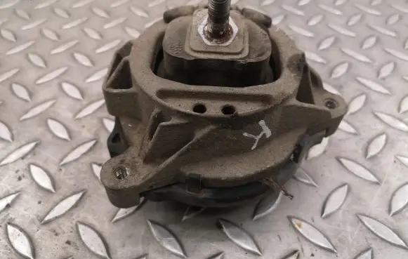 BMW 2 F22 F23 Engine mount bracket 6867441