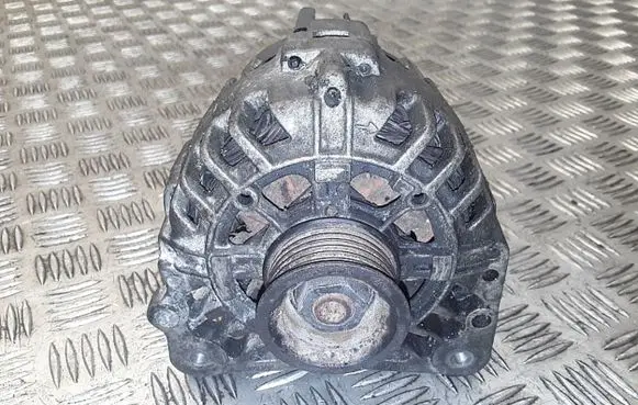 Volkswagen Polo IV 9N3 Generator/alternator 03d903025j