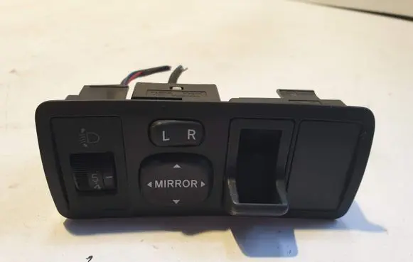 Toyota Corolla Verso E121 Wing mirror switch 183574