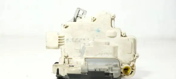 Audi A4 S4 B7 8E 8H Front door lock 8E1837015AA