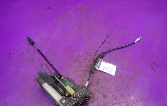 Opel Vectra C Front door lock 