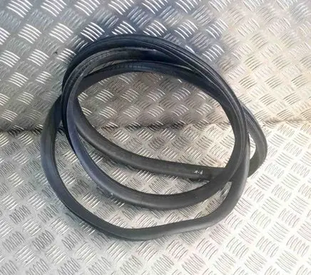 Volvo XC60 Rubber seal front coupe door 