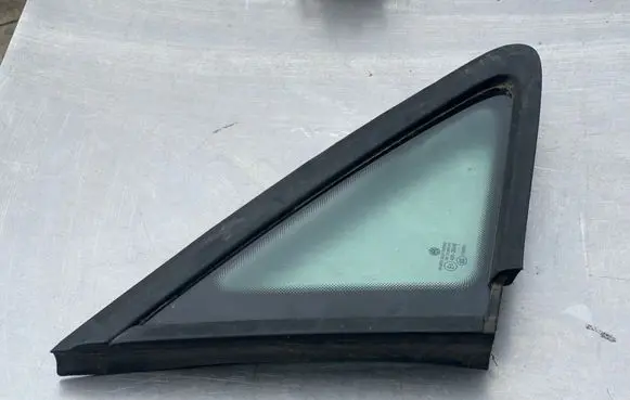 Volkswagen Touran I Front triangle window/glass 1T0845412