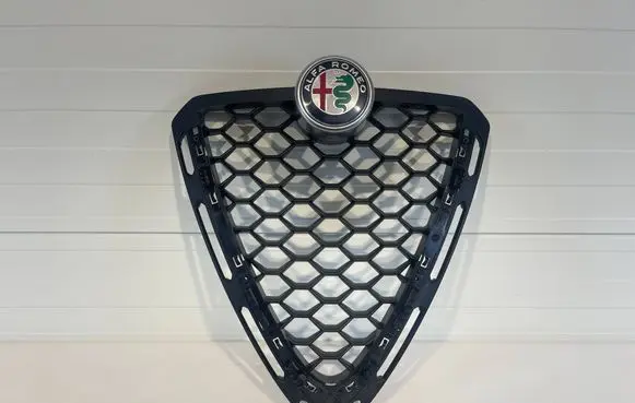 Alfa Romeo Stelvio Front grill 156108638