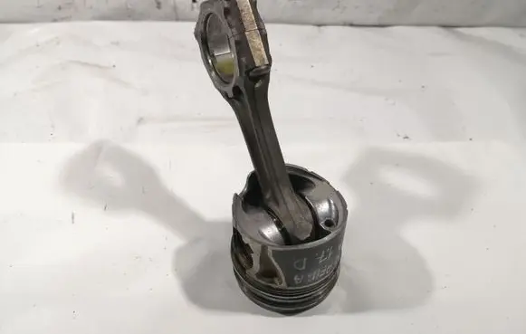 Opel Zafira B Piston with connecting rod