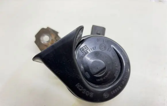Volkswagen Jetta V Horn signal 1K0951182G