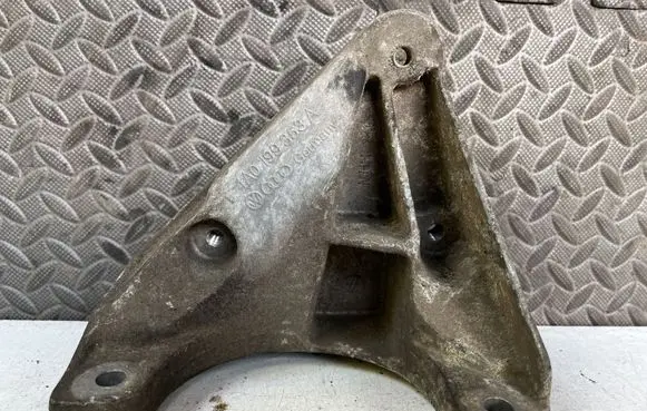 Audi A6 S6 C4 4A Engine mounting bracket 4A0199353A