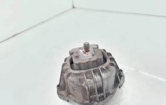 BMW 1 E81 E87 Engine mount bracket 139811