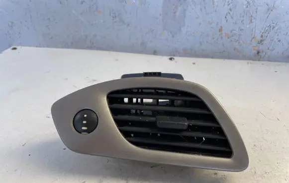 Renault Scenic III - Grand scenic III Dashboard side air vent grill/cover trim 10016