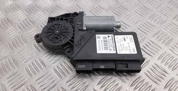 Seat Exeo (3R) Front door window regulator motor 8E1959802G