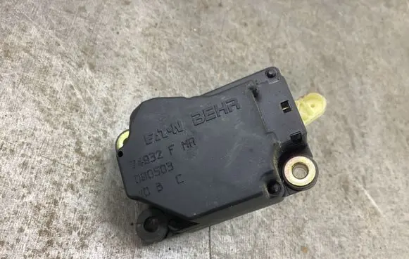 Volvo XC90 Air flap motor/actuator 74932F 090503