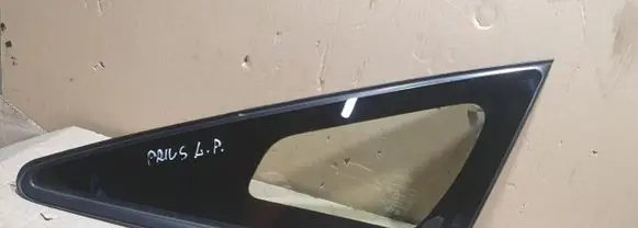 Toyota Prius (XW30) Front triangle window/glass 