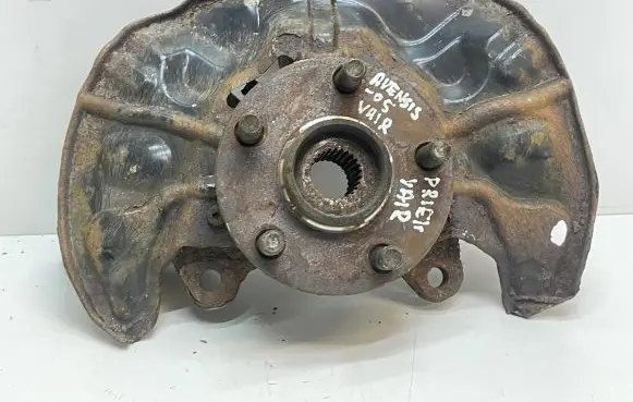 Toyota Avensis T250 Front wheel hub
