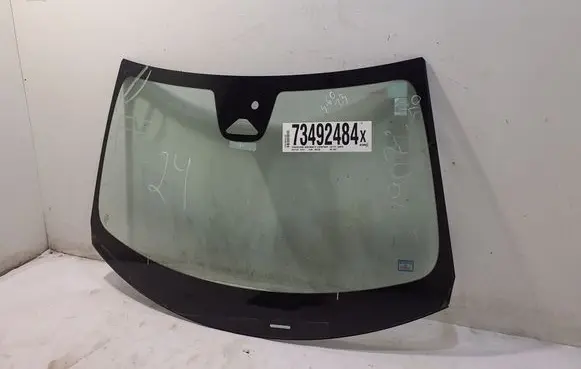 Volvo S60 Front windscreen/windshield window 32368961