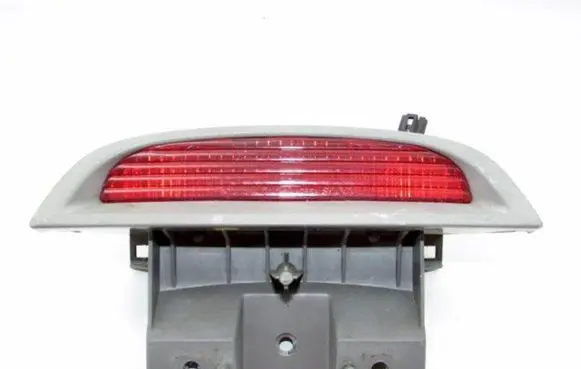 KIA Rio Third/center stoplight
