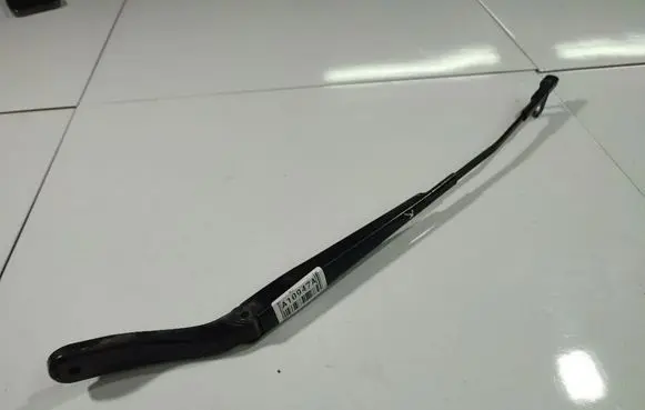 Mazda 3 I Front wiper blade arm