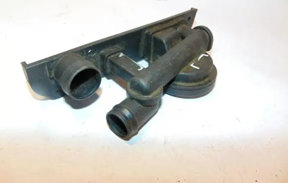 Volkswagen PASSAT B6 Breather valve 06F129101F 06F129101C