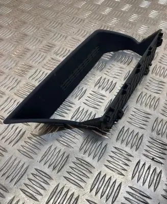 Mercedes-Benz GLK (X204) Radio/GPS head unit trim A2046801989 A2046801900