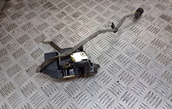 KIA Carens I Front door lock BRAK