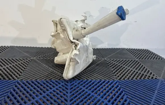 Toyota Auris E180 Windshield washer fluid reservoir/tank 8531002490 110913065856 1020962