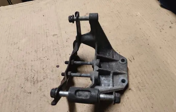 Jeep Cherokee XJ Engine mounting bracket 53006868