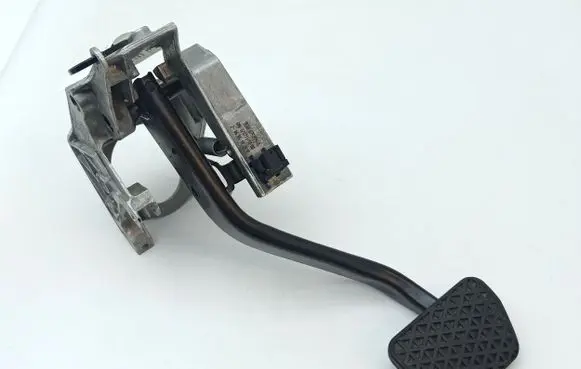 BMW X1 E84 Brake pedal 6751975 42322403 3500675197516