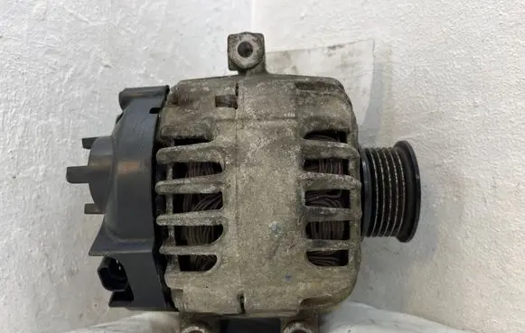 Opel Insignia A Generator/alternator 13586366