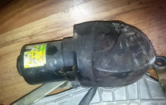 Renault Laguna I Wiper motor 53546402