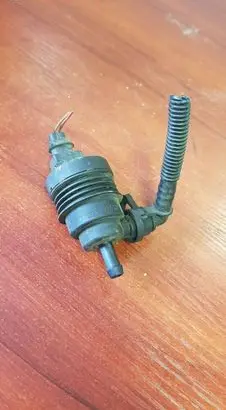 BMW 7 E38 Fuel tank valve 1748875