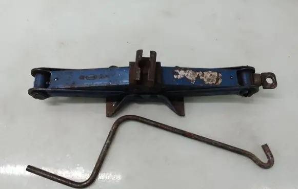 Audi A8 S8 D2 4D Lift Jack 
