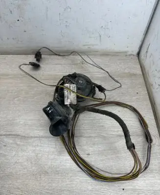 Audi A4 S4 B6 8E 8H Horn signal E1000209 8E0971095