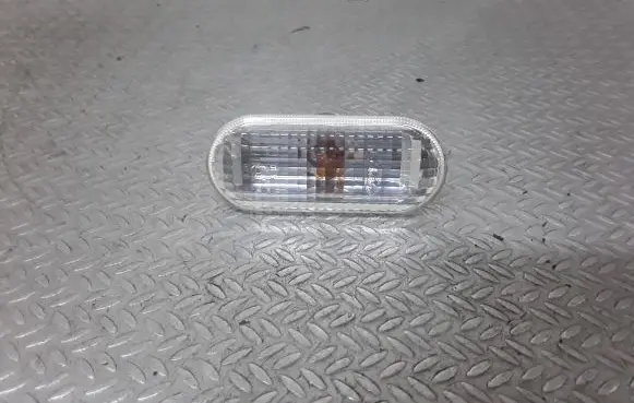 Front fender indicator light