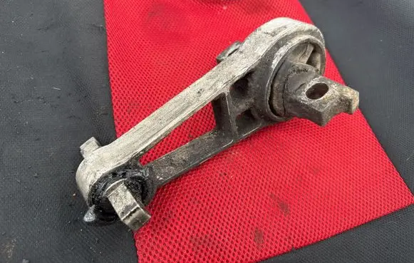 Engine mount bracket