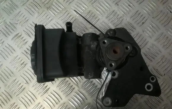 BMW X5 E53 Power steering pump 676227901 7692974533