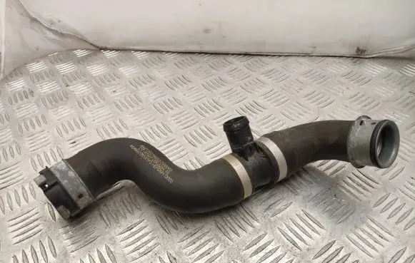 Mercedes-Benz GLC C253 Engine coolant pipe/hose A2135014082