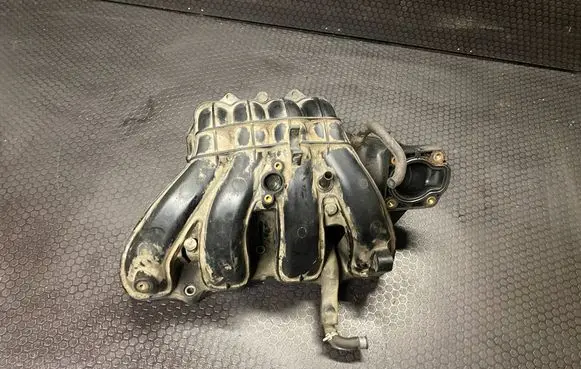 Suzuki Swift I Intake manifold
