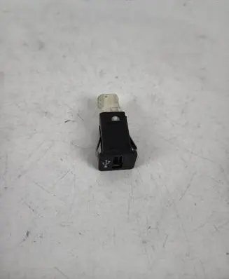 BMW 3 E92 E93 USB socket connector 9237656