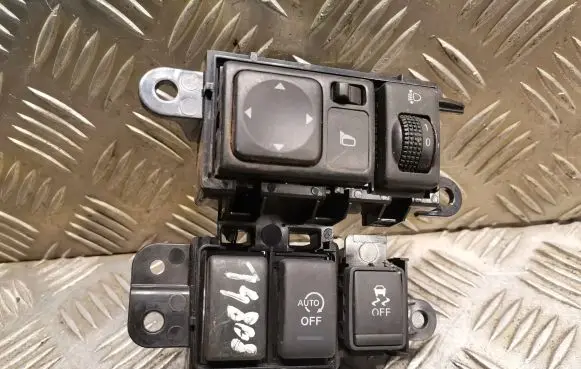 Nissan Juke I F15 A set of switches 25190BA60A