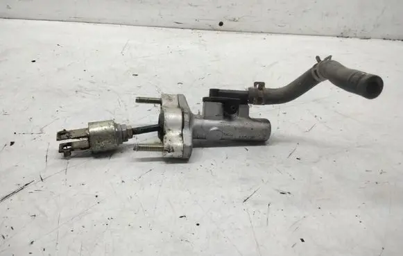 Toyota RAV 4 (XA20) Clutch master cylinder