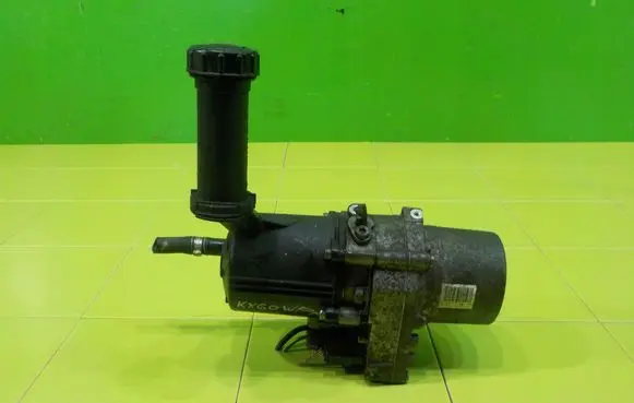 Peugeot 5008 Power steering pump 9675811180 ZP40