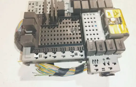 Volvo XC70 Fuse module 08688434