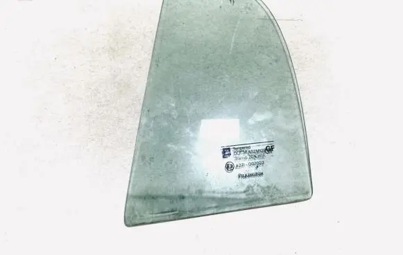 Opel Astra G Rear vent window glass 