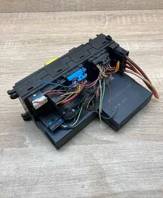 Mercedes-Benz E W210 Fuse module 0225455332