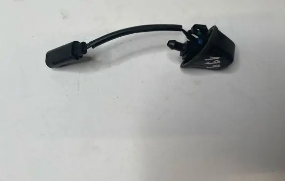 BMW 3 E90 E91 Windshield washer spray nozzle 8365385