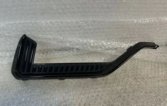 Volvo XC60 Rear bumper trim bar molding 32136213