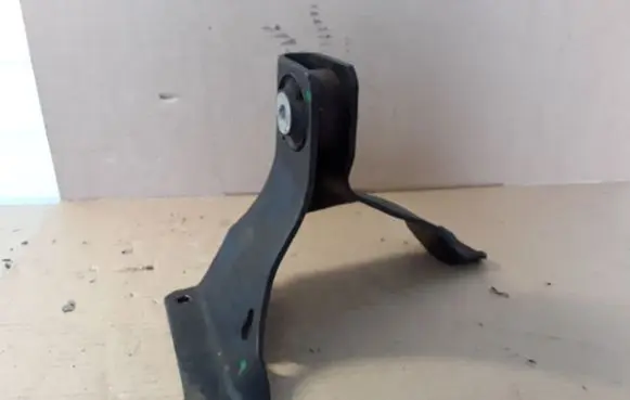 Dodge Nitro Engine mount bracket 24861N