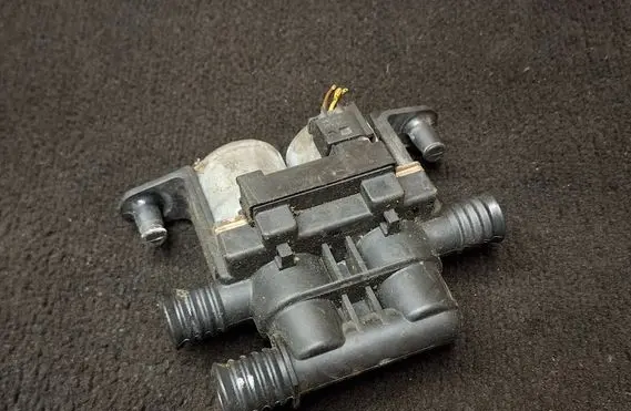 BMW 5 E39 Coolant heater control valve 8374995 PPAGF33 1147412137
