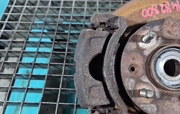 Front brake caliper