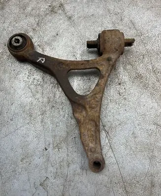 Volvo XC90 Front lower control arm/wishbone 8646514