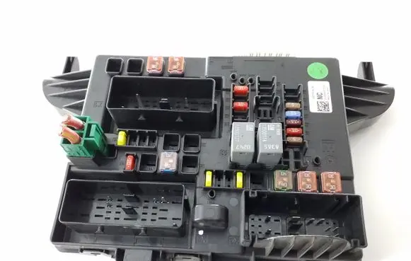 Opel Insignia A Fuse module 13277319